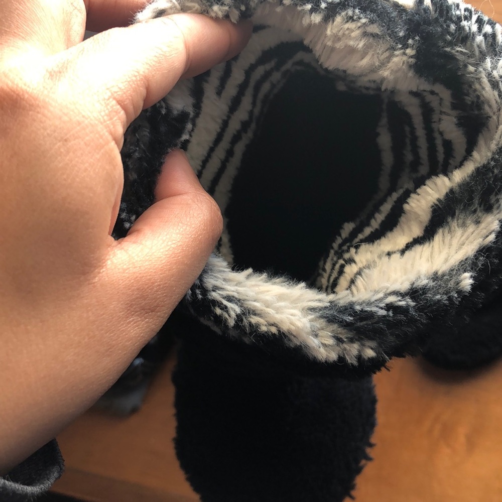 Slippers - Picture 2 of 4